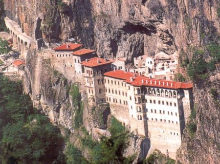Монастыри и храмы на вершинах