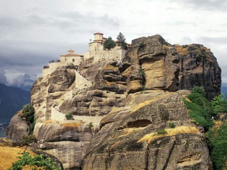 Монастыри и храмы на вершинах